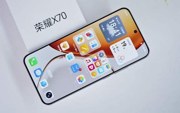 优益配资 荣耀不讲“武德”，12GB+512GB+8300mAh，6000nit国补后仅1699元